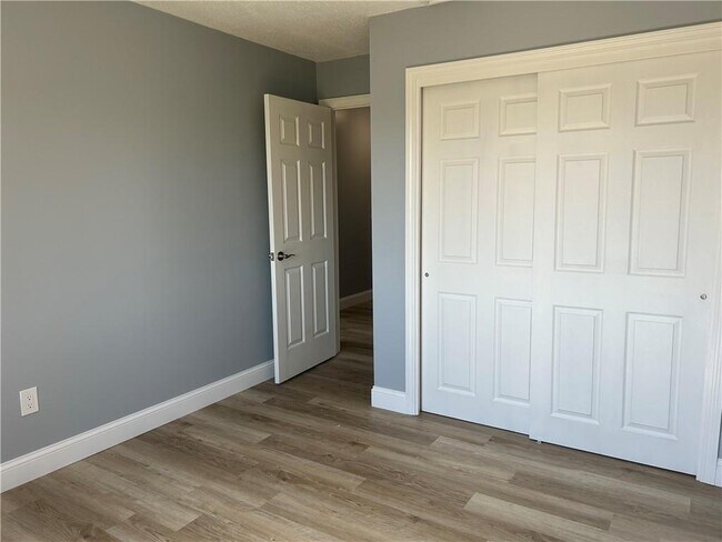 Building Photo - 728 Beverage Hill Ave