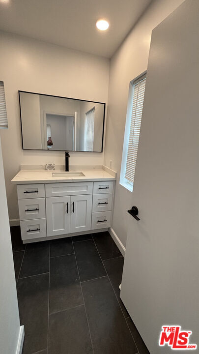 Building Photo - 2280 S Barrington Ave