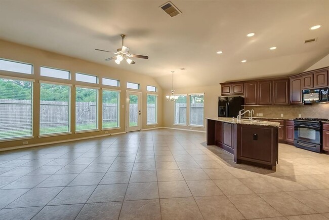 Building Photo - 5615 Stoneridge Ct
