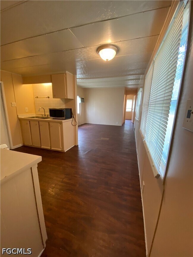 Building Photo - 2211 Cantor Ln