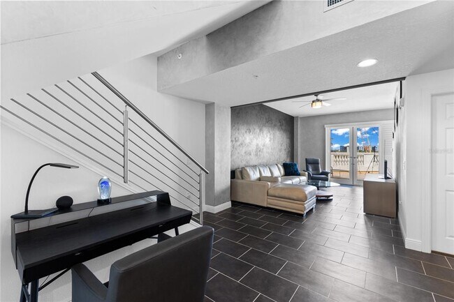 Building Photo - 800 N Tamiami Trl