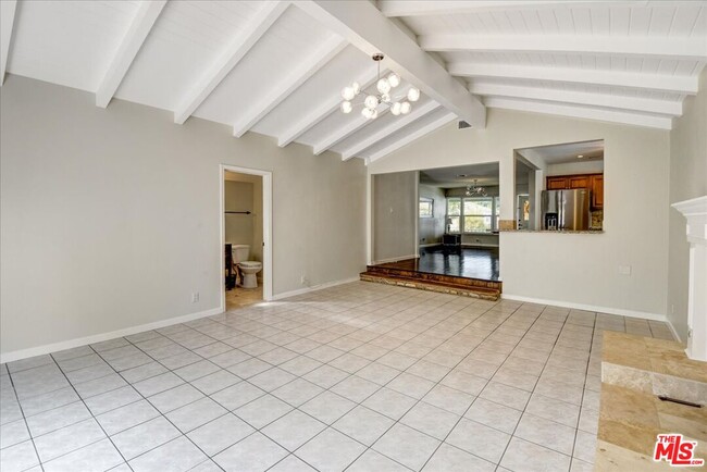 Building Photo - 6200 Jamieson Ave