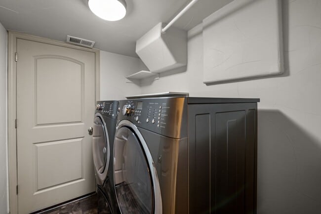 Building Photo - 1275 S Clayton St