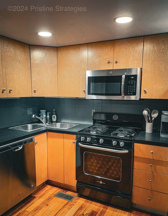 Building Photo - 8 N Boyle Ave