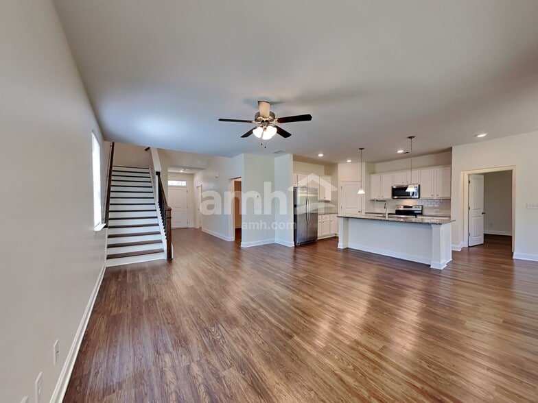 Building Photo - 248 Lake Vista Dr