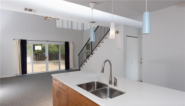 Building Photo - 1408 W 51st St