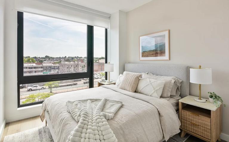 Building Photo - 64 Box Street