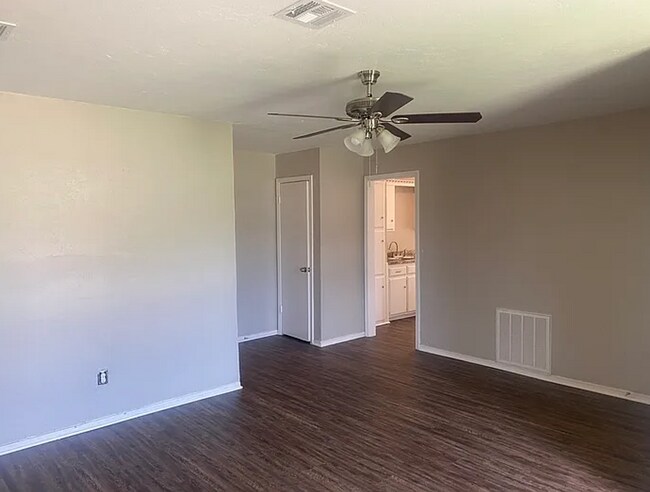 Building Photo - Charming 3-Bed, 2-Bath OKC Home with Fence...