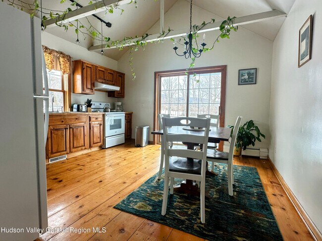 Building Photo - 240 Crest Ln