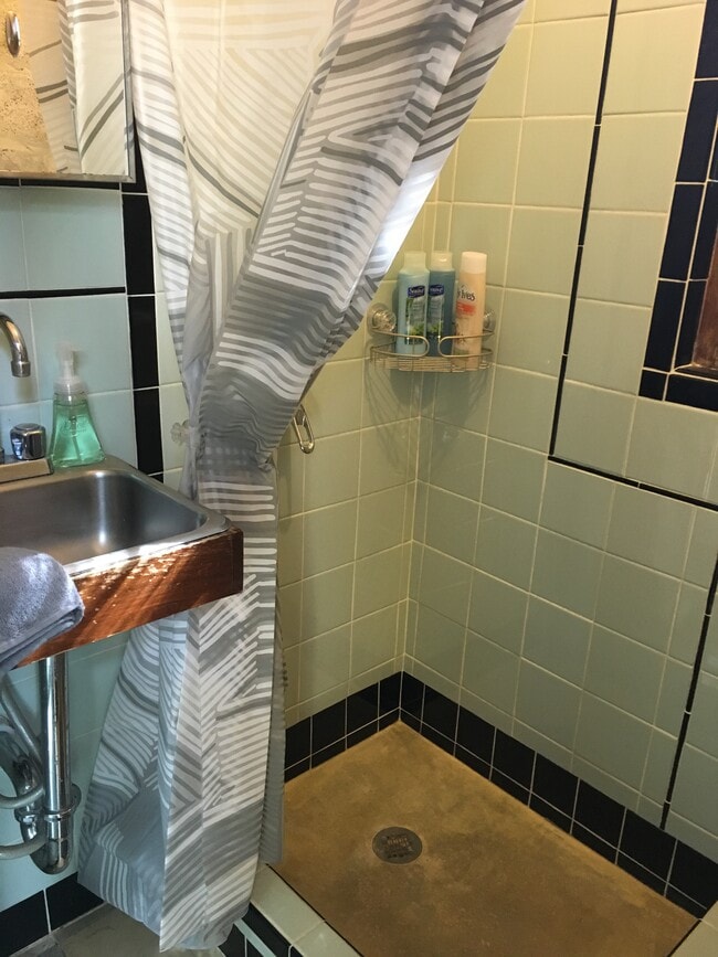 Building Photo - 536 NW 47th St