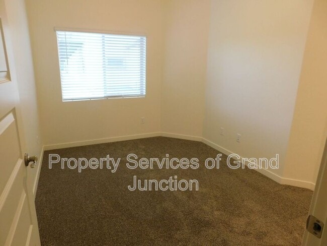 Building Photo - 658 Brookwillow Dr