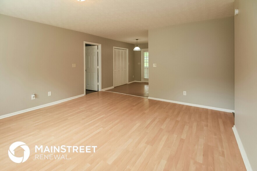 Building Photo - 693 Oak Dr