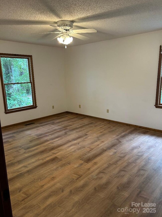 Building Photo - 7601 Farmbrook Dr