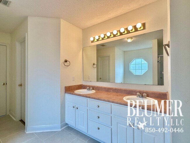 Building Photo - 4br/3ba Big, Bold, Beautiful Home for Rent