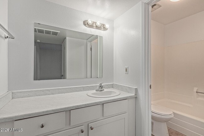 Building Photo - 1029 S Wilson St