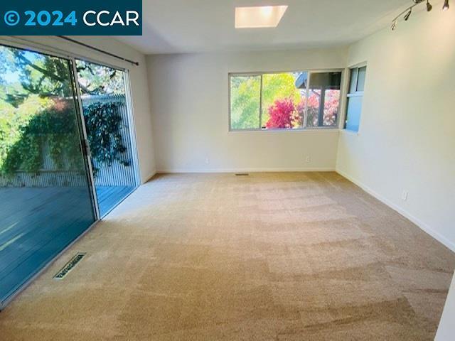 Building Photo - 612 Tahos Rd