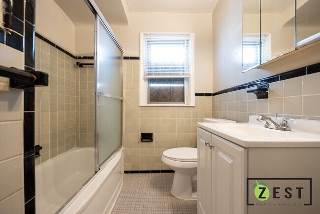 Building Photo - 8262 Rosemont Ave