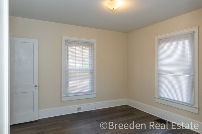 Building Photo - 400 Collett St