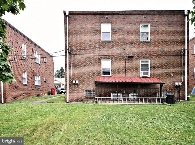 Building Photo - 102 Borbeck Ave