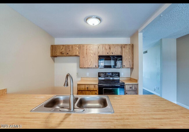 Building Photo - 20621 N 31st Ave