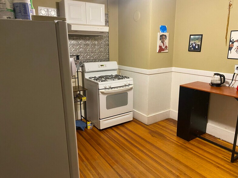 Building Photo - 22 Westernview St