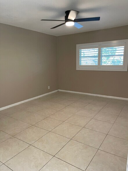 Master bedroom - 186 NW 4th Ave