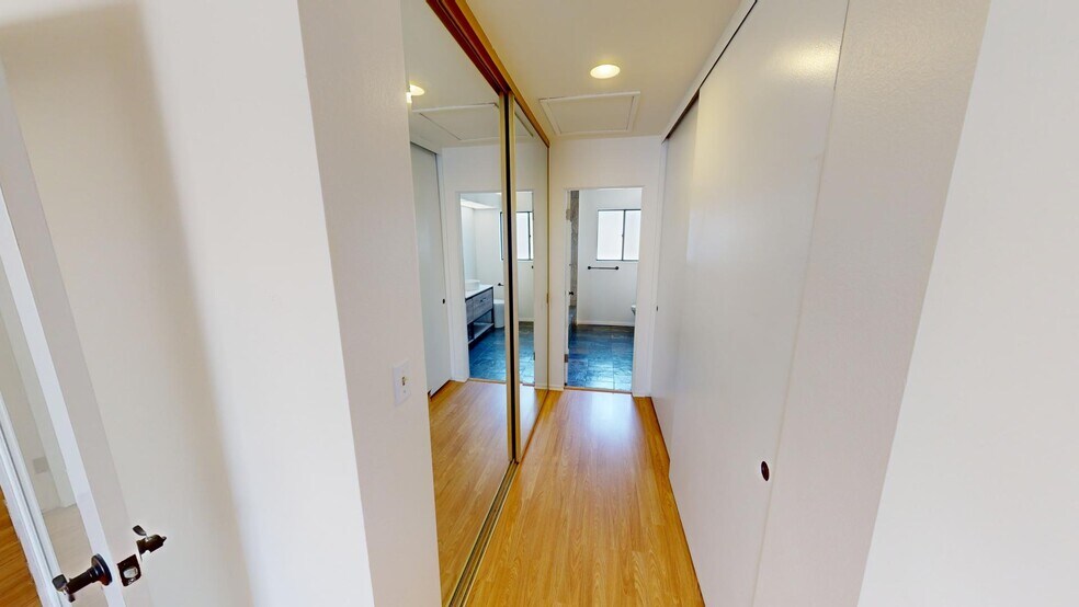 Building Photo - 1218 S Westlake Blvd