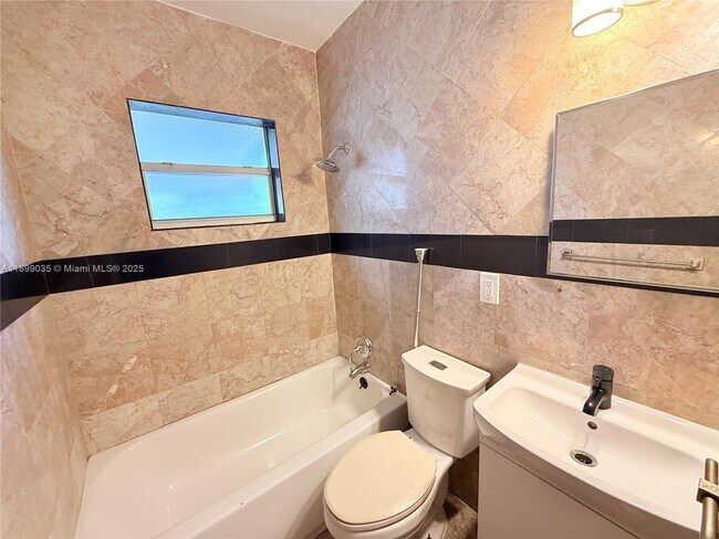 Building Photo - 326 NE 6th St