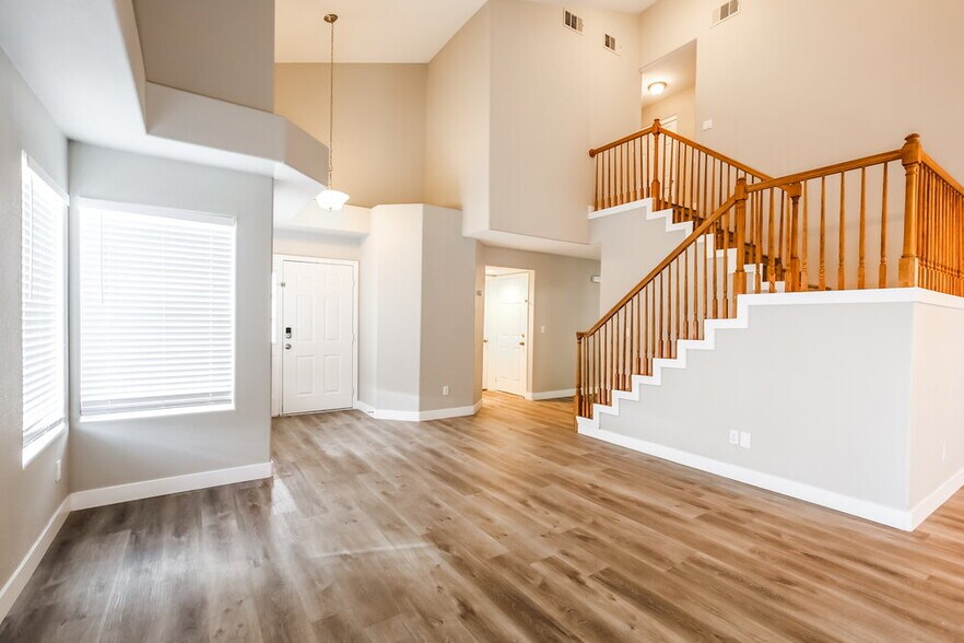 Building Photo - 104 Escada Ln