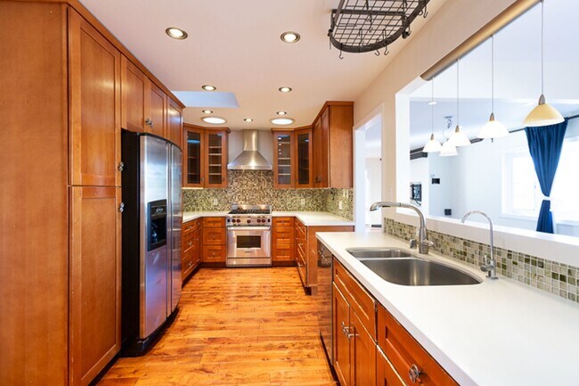 Building Photo - Beautiful Four bedroom, Two bathroom house...