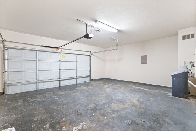 Building Photo - 4914 Roan Brook