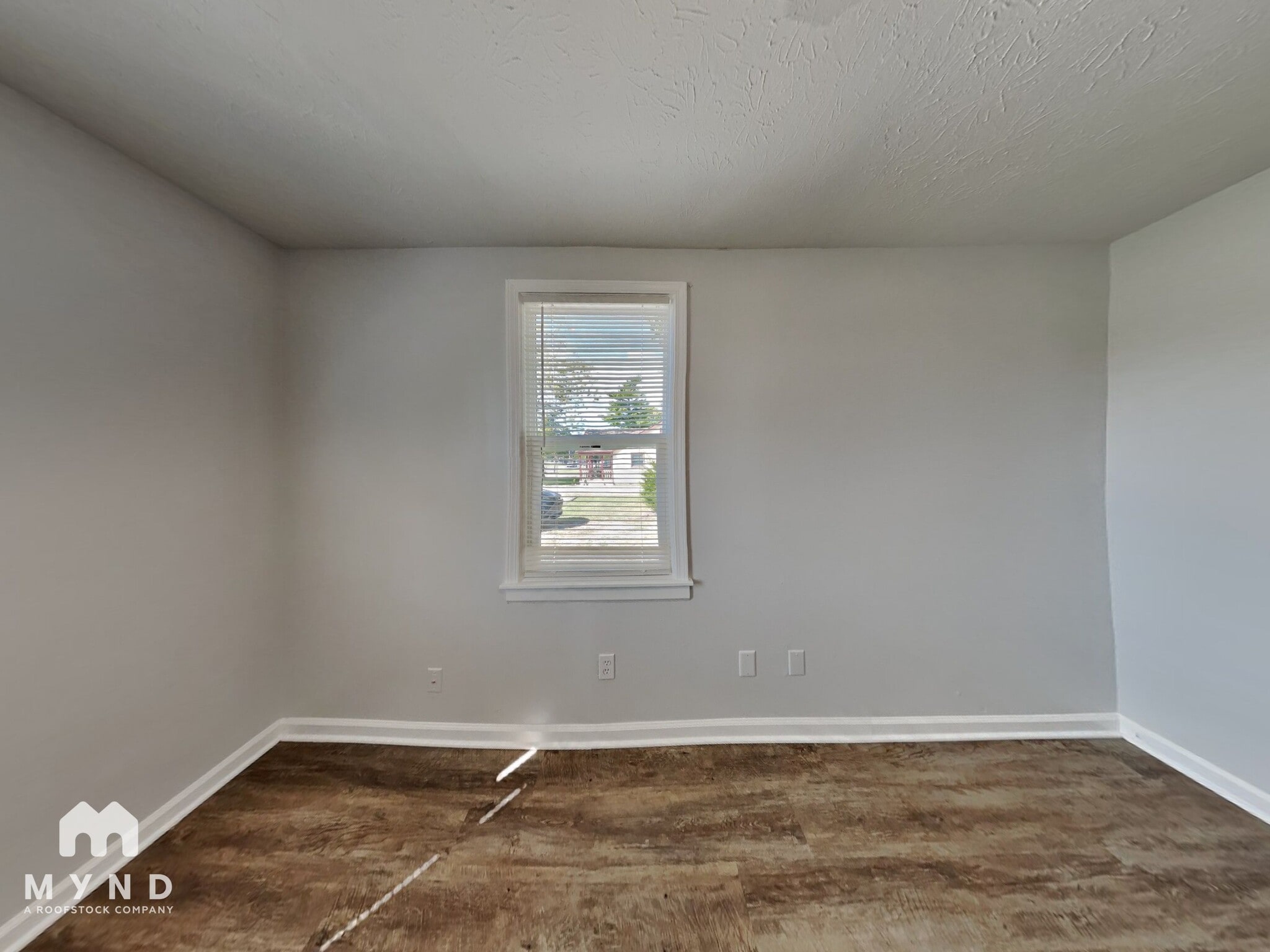 Building Photo - 808 W Smith Valley Rd