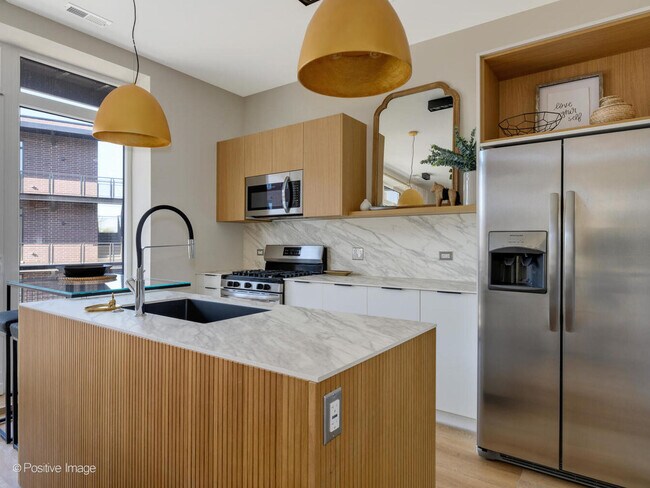 Building Photo - 2801 N Thatcher Ave