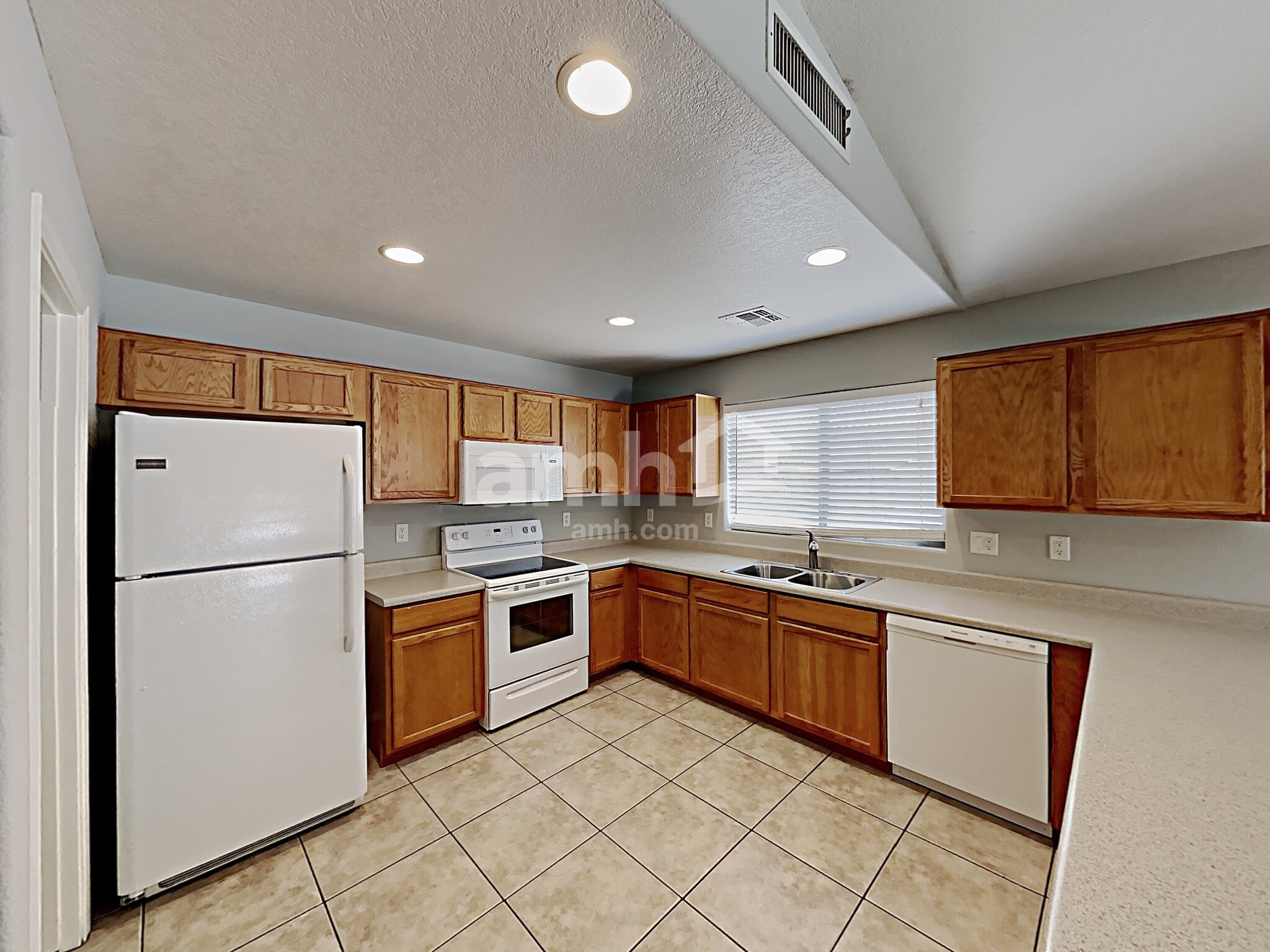 Building Photo - 13948 N 134th Dr