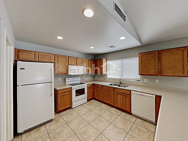 Building Photo - 13948 N 134th Dr