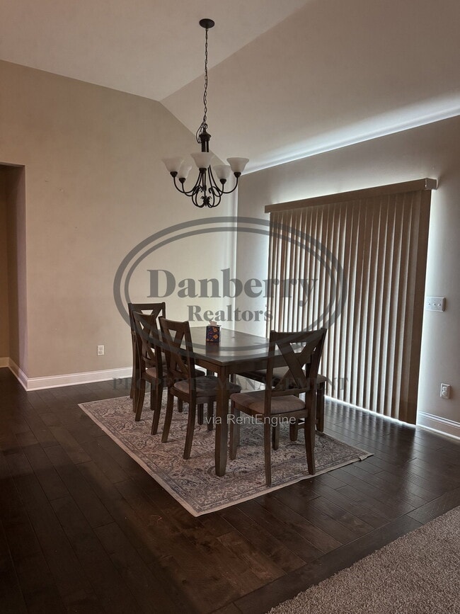 Building Photo - 26741 Woodmont Dr