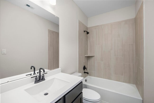 Building Photo - 3210 Banyan Dr