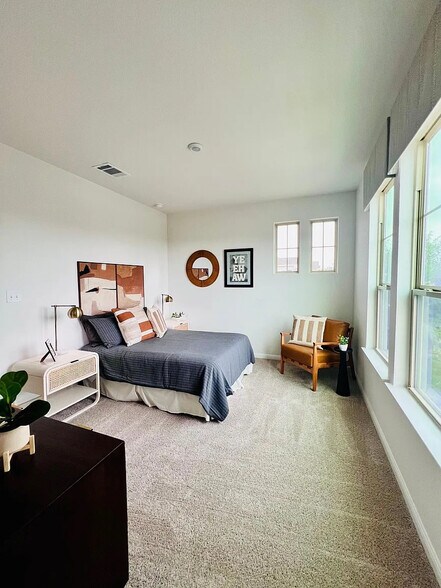 Building Photo - Room in Townhome on Cowbird Path