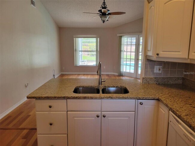 Building Photo - 2735 Eagle Lake Dr