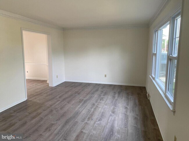 Building Photo - 100 Spruce Glen Dr