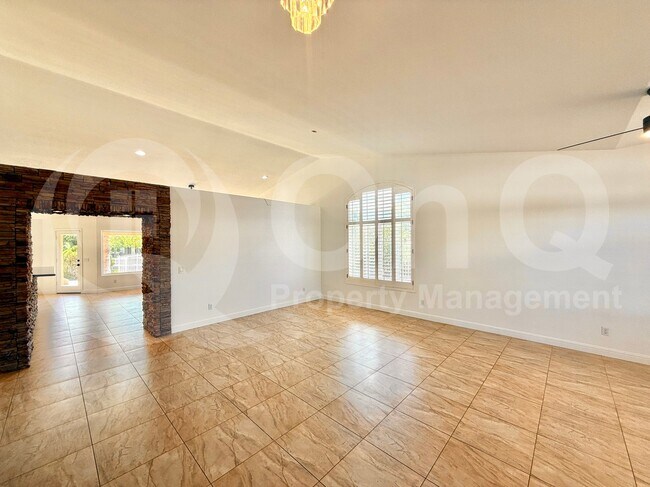 Building Photo - 1625 W Gunstock Loop