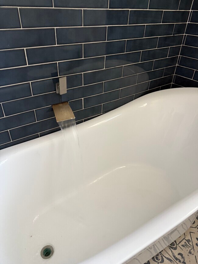 Building Photo - 814 Iowa St