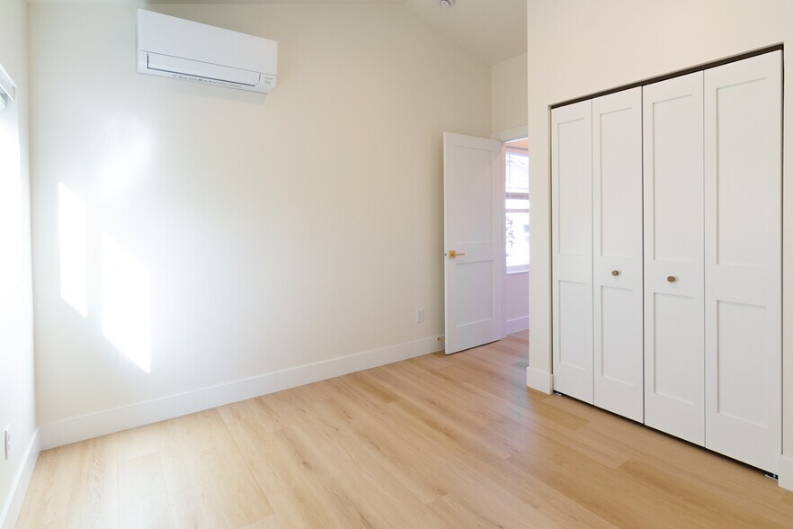 Building Photo - 6547 26th Ave NW