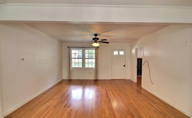 Building Photo - 487 S Center St