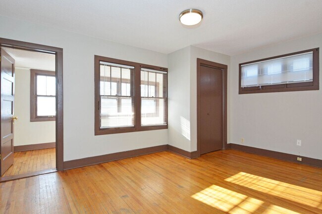 Building Photo - Spacious 4 Bed / 2 Bath Home – Minutes from Grand Casino Arena