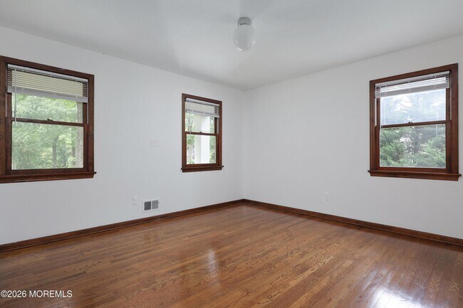 Building Photo - 18 Seven Oaks Dr