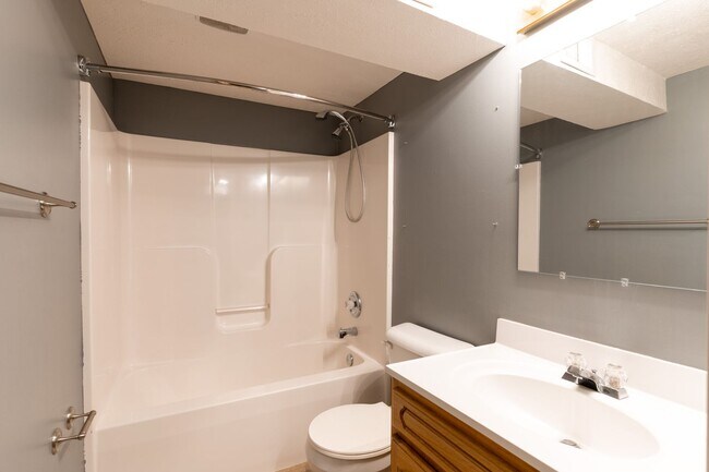 Building Photo - Welcome to this charming 3-bedroom, 2 full...