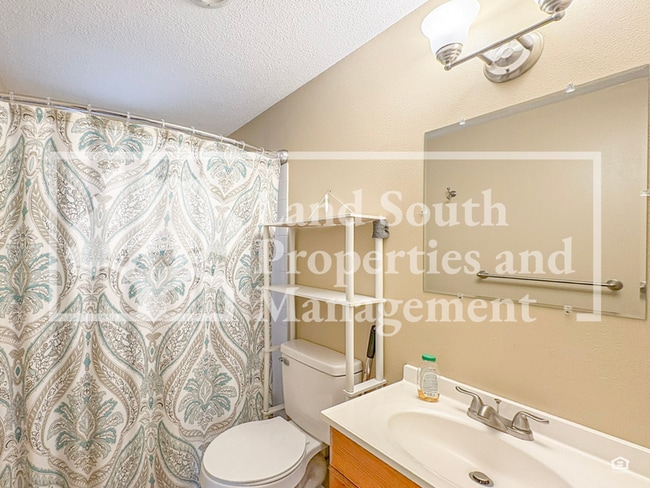 Building Photo - 2126 Smithfield Pl