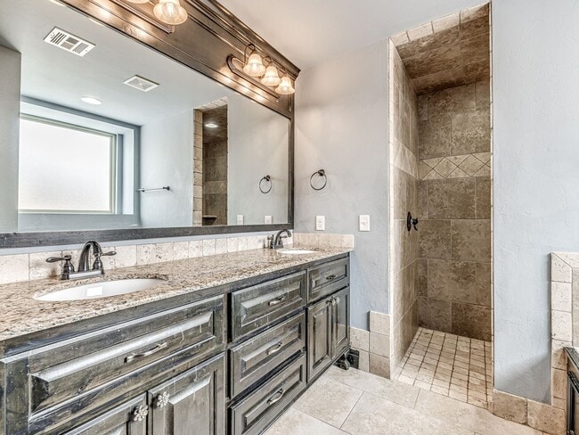 Building Photo - 13609 Gentry Dr