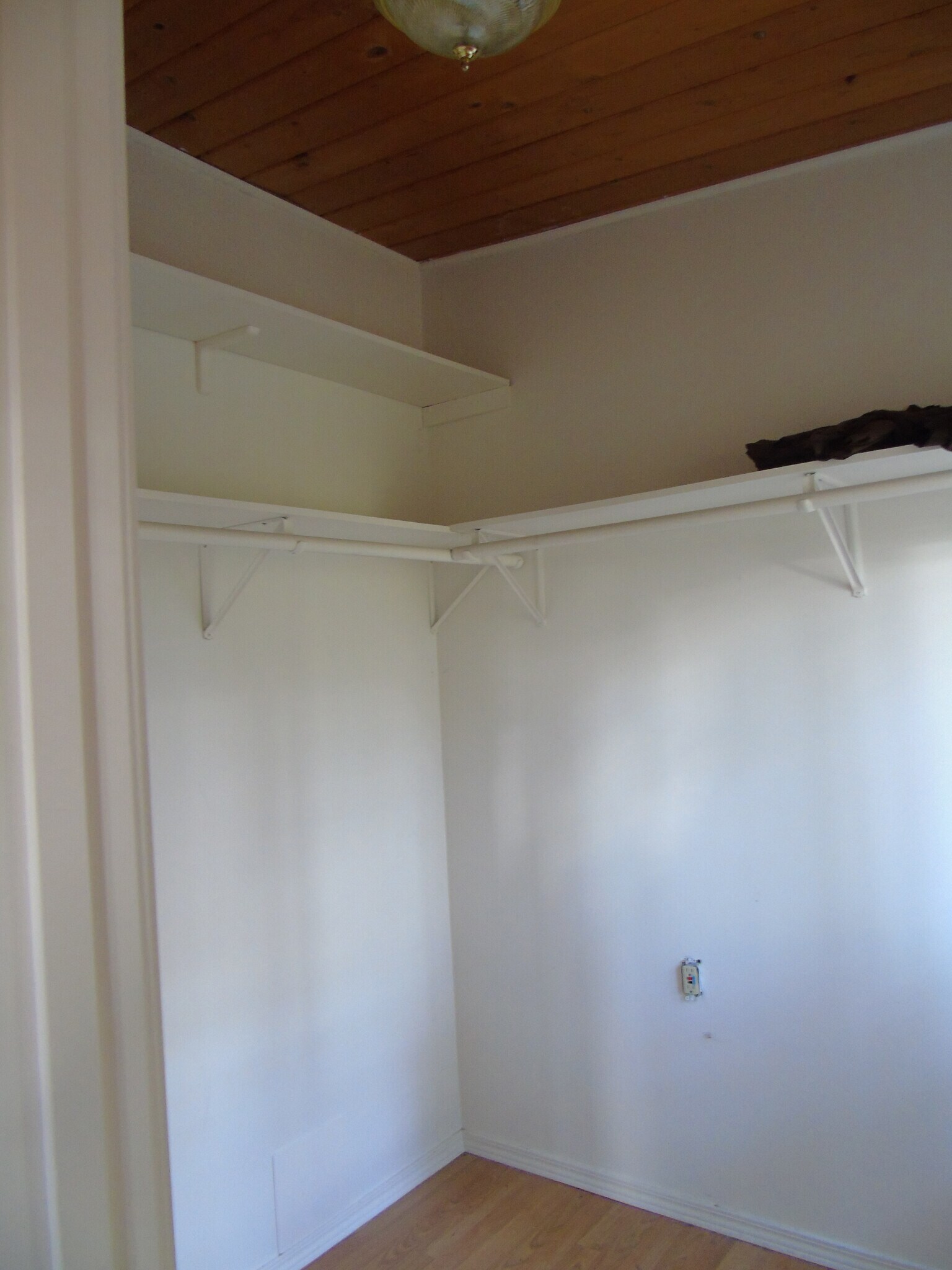 walk in closet - 1708 Sapphire Trl